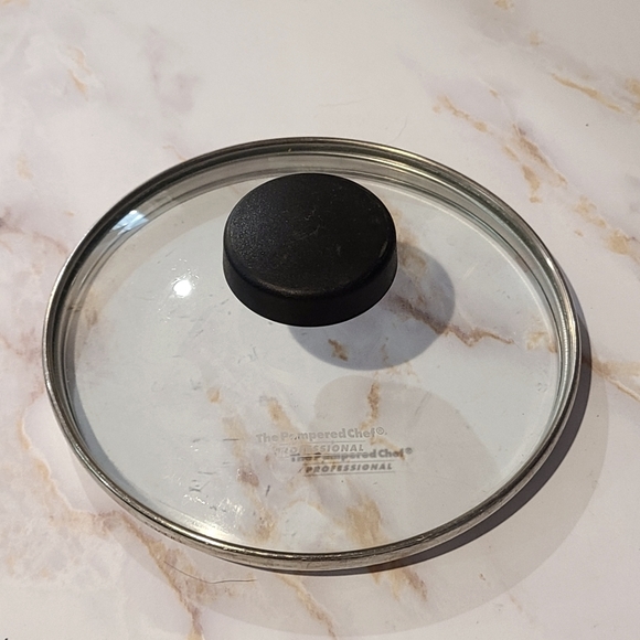 Pampered Chef Nonstick Pot Lid - Picture 1 of 3